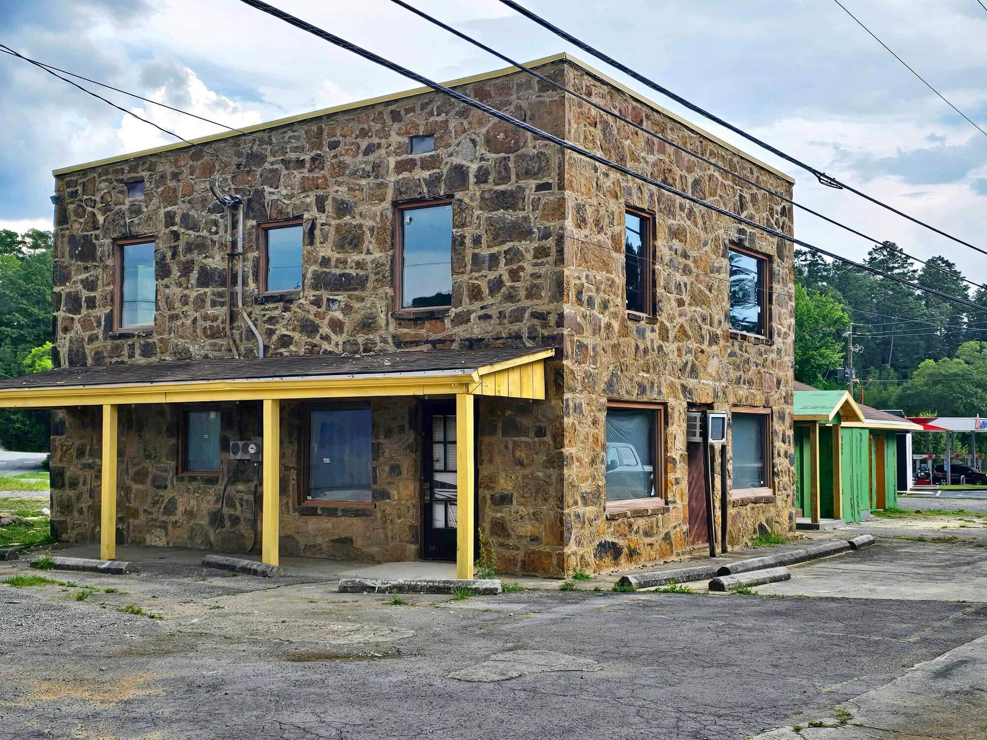 Etowah Animal Hospital's building exterior, a historic former restaurant in Rome, GA